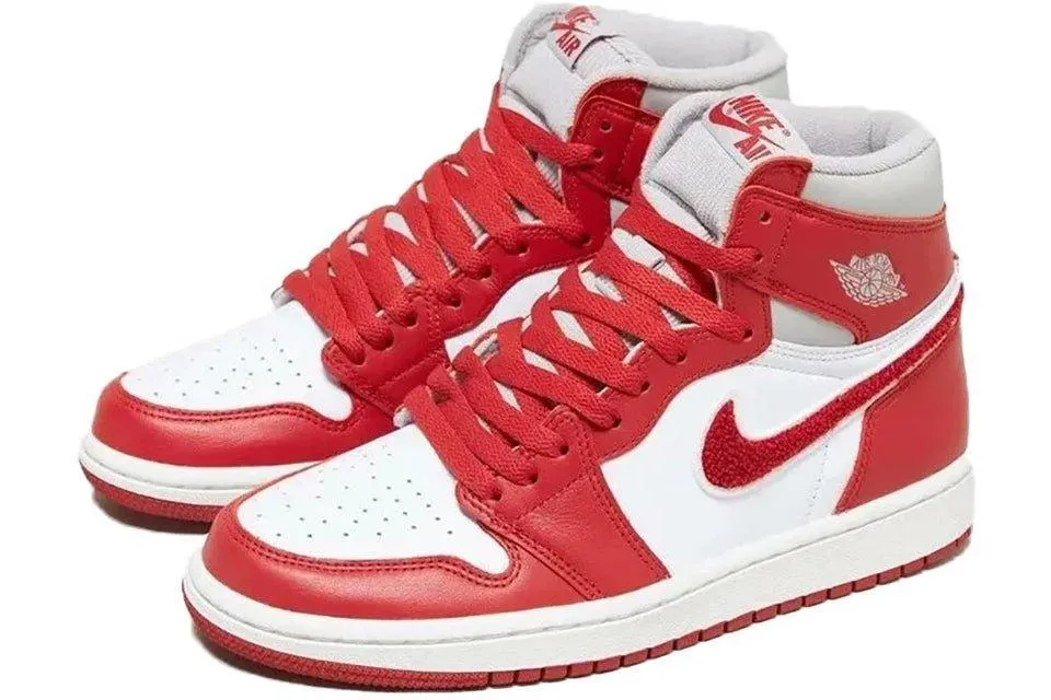 Air Jordan 1 High OG Varsity Red (W)