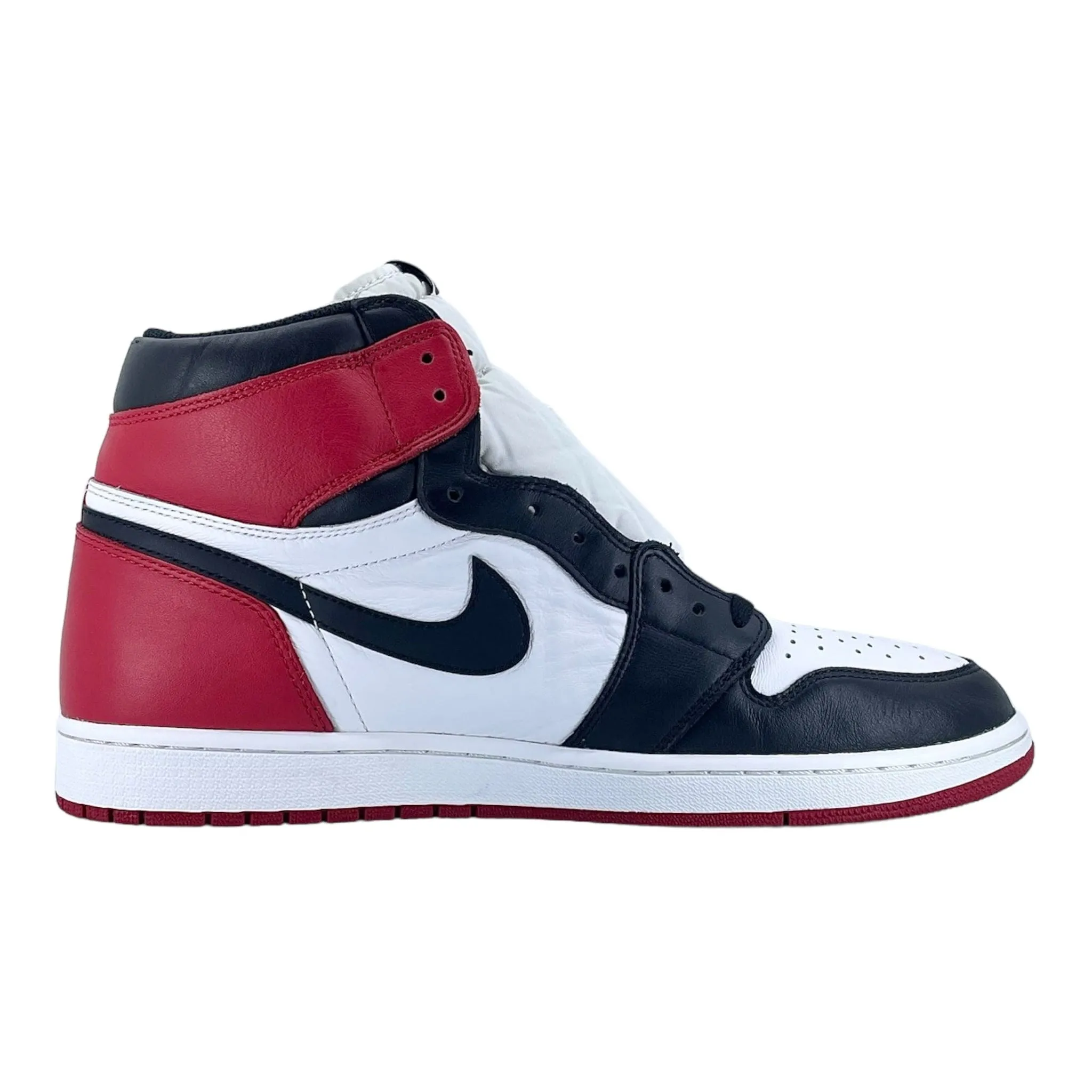 Air Jordan 1 Retro High Black Toe (2016) Pre-Owned