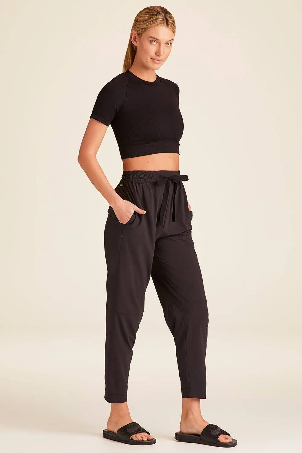 Alala Women's Barre Seamless Cropped Tee - Black