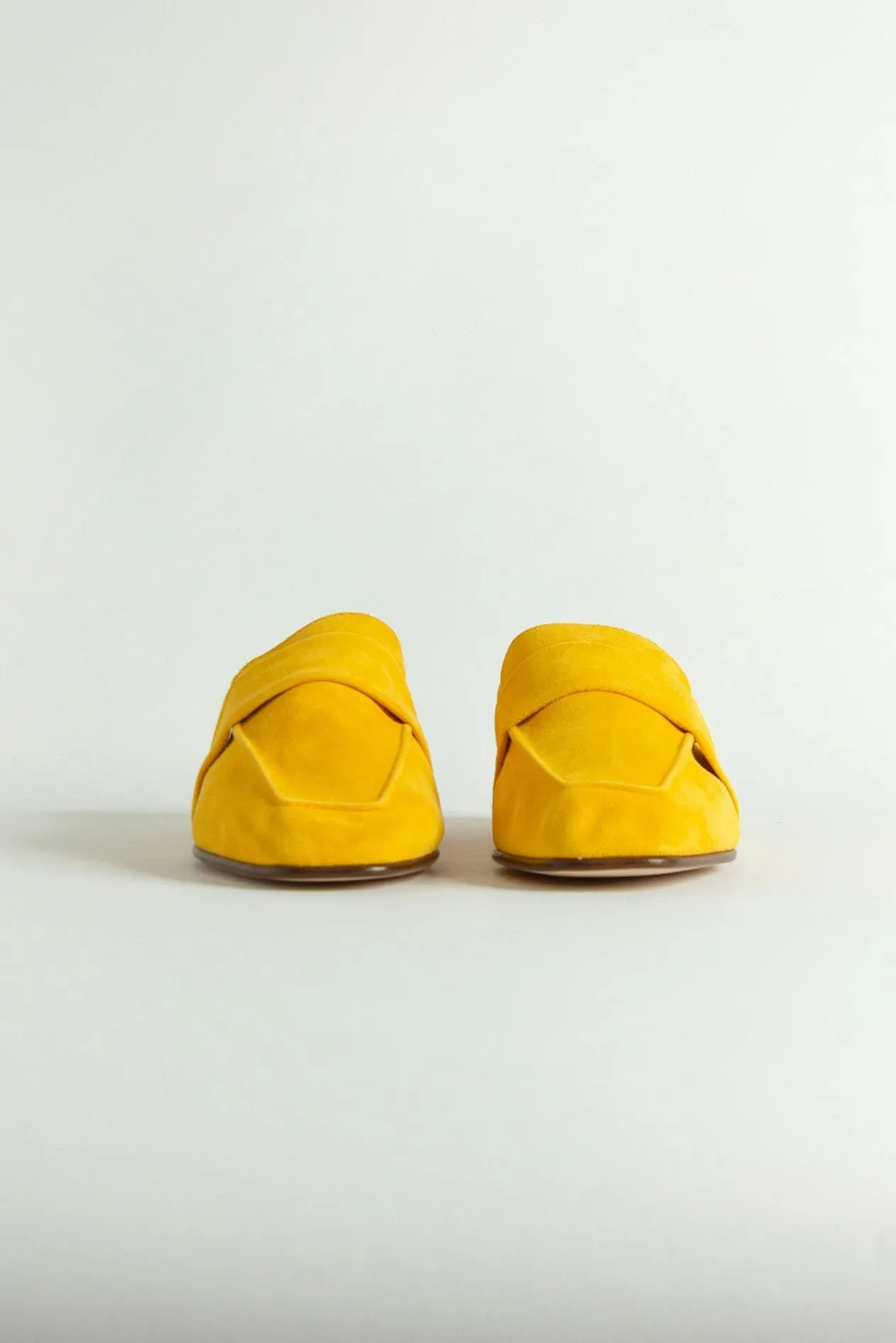 Art. 06 Loafer in Suede Mustard