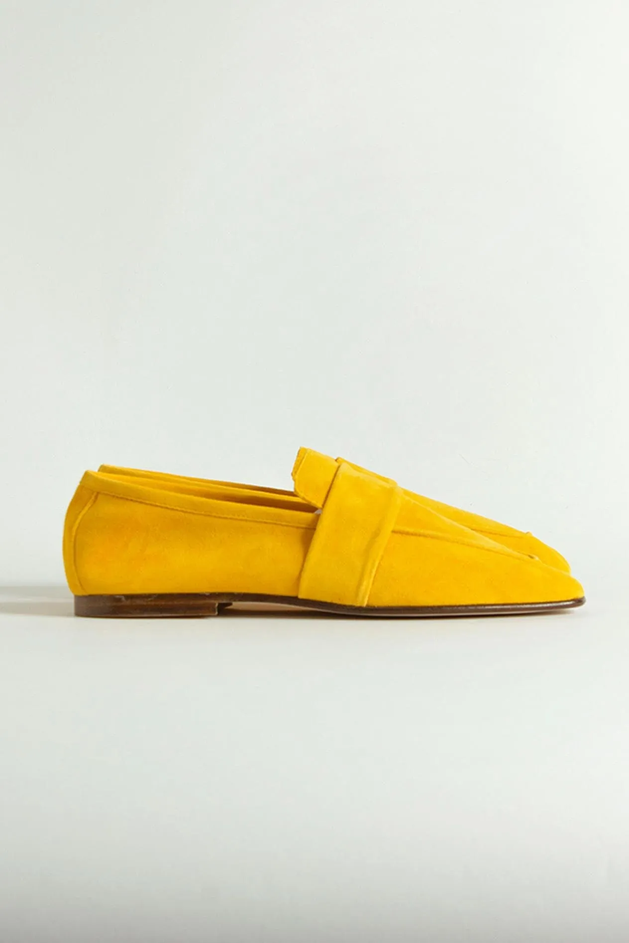 Art. 06 Loafer in Suede Mustard