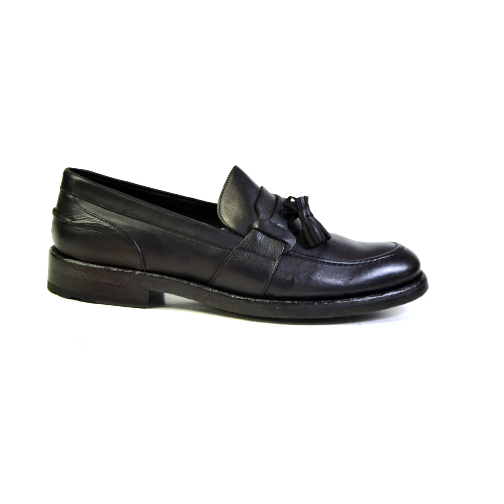 ELEGANT BLACK LOAFERS