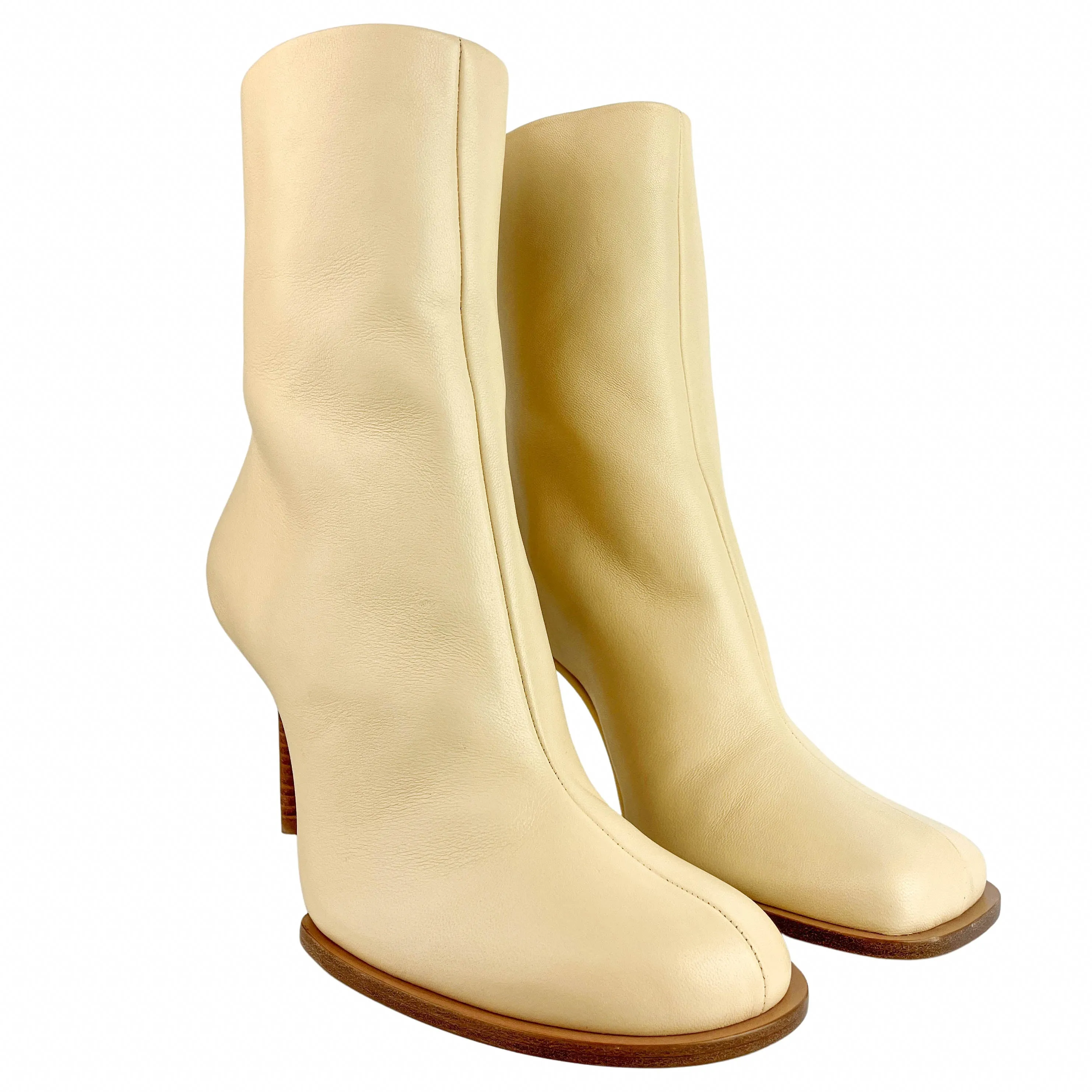 Jacquemus Les Bottines Rond Carré Boots in Cream