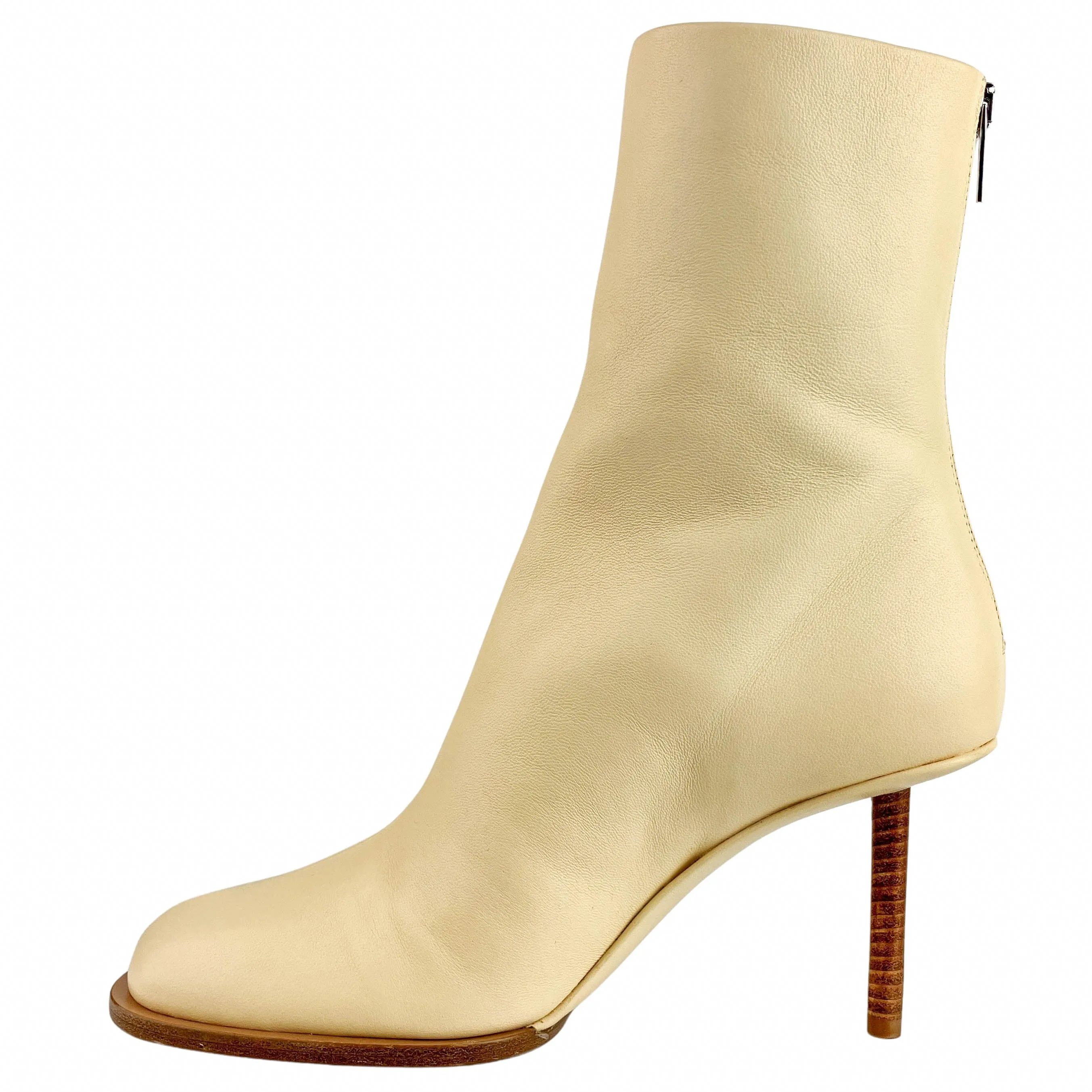 Jacquemus Les Bottines Rond Carré Boots in Cream