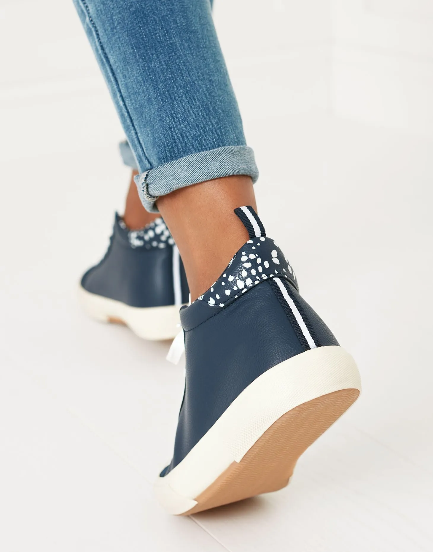 Joules Coast Pump Mid Hi-Top Trainers