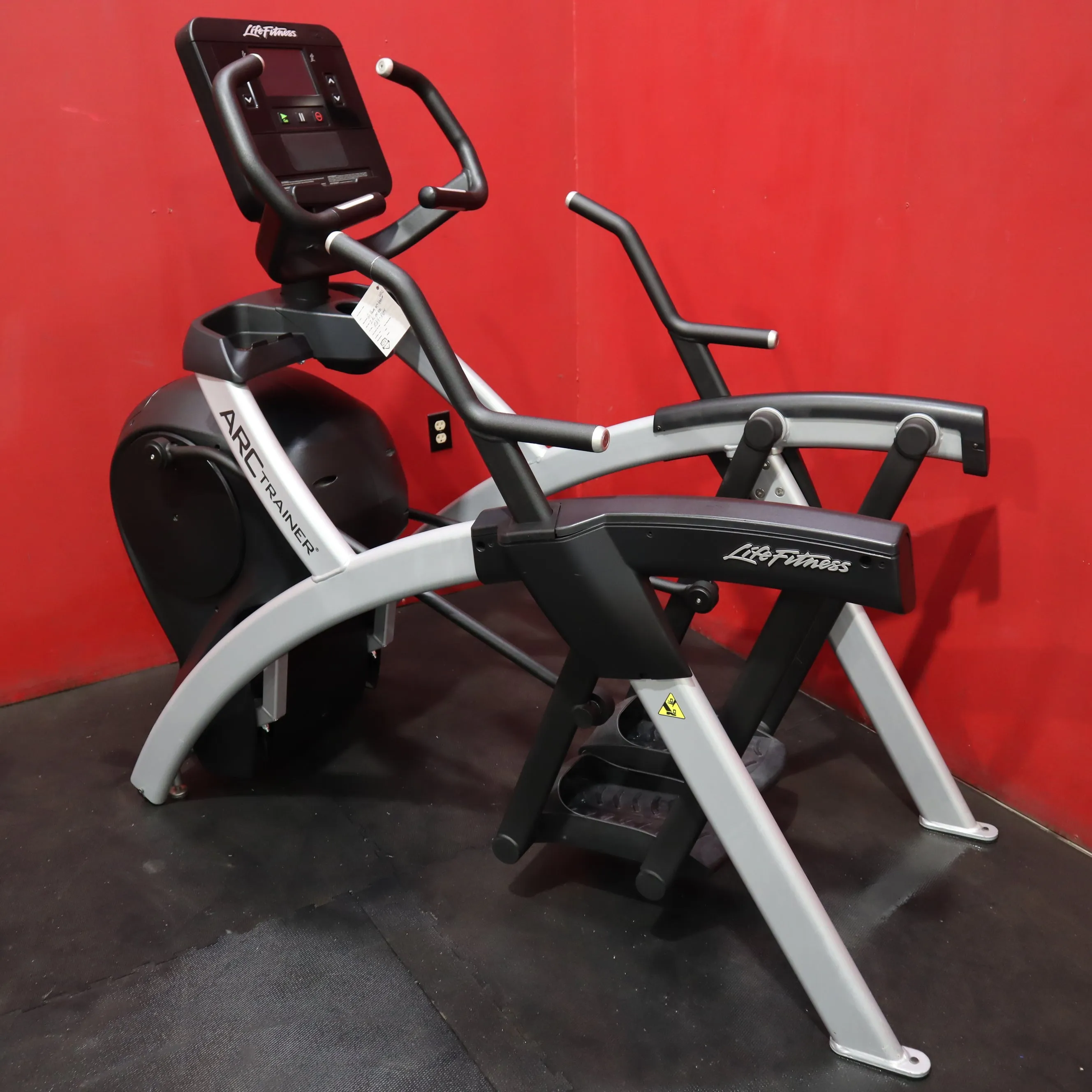 Life Fitness INTLS Lower Body Arc Trainer (Refurbished)