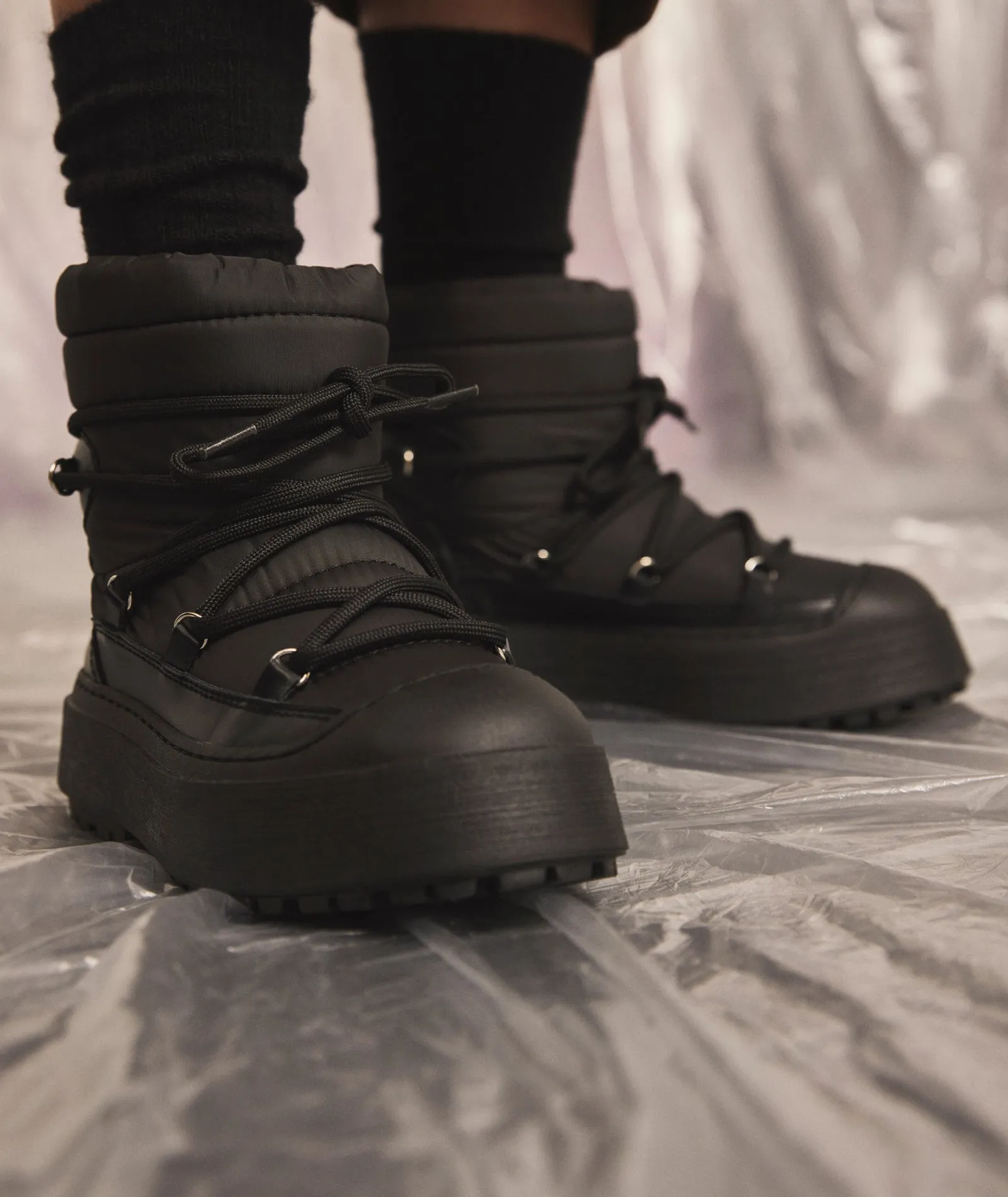 Milo Snow Boot - Black Nylon / Leather