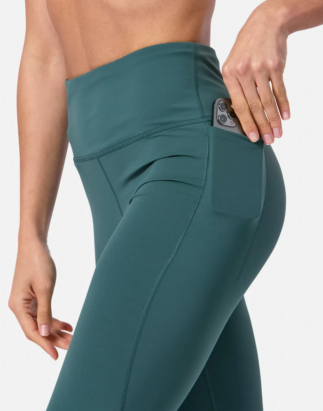 Relentless Steady 7/8 Legging in Sage