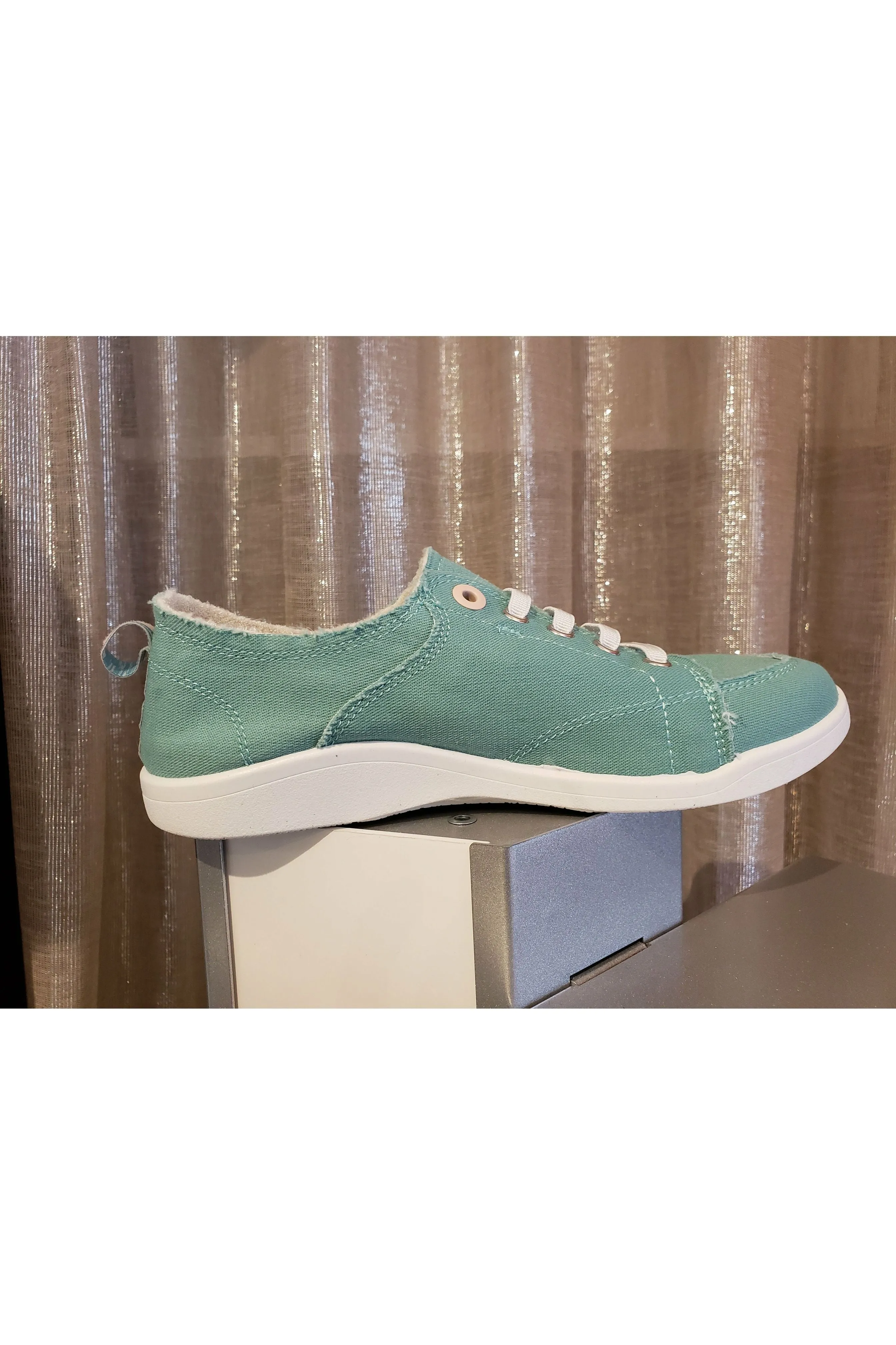 Vionic Venice Canvas Sneakers - Style Pismo CNVS