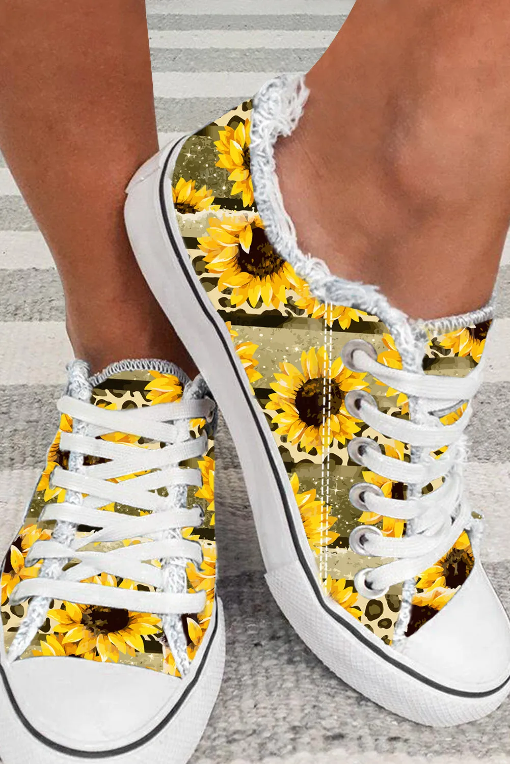 Women's Sunflower Print Lace Up Casual Sneakers